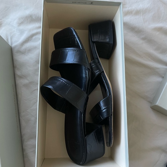 Marc Fisher Shoes - Marc fisher sandal in black worn once
